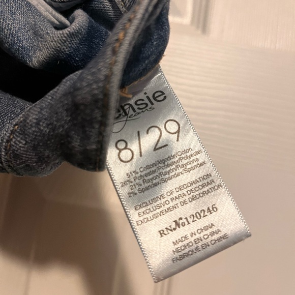 Kensie Jeans With Flowers - Picture 3 of 8